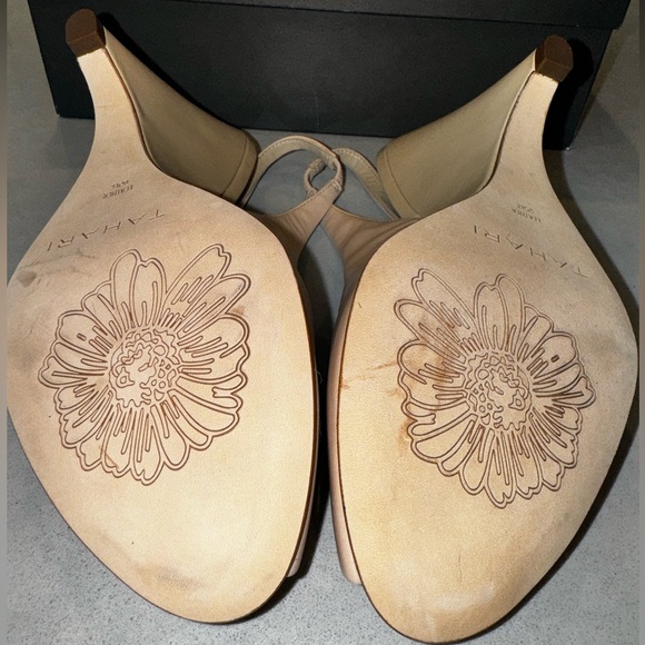 TAHARI nude open toe wedge - Picture 2 of 6